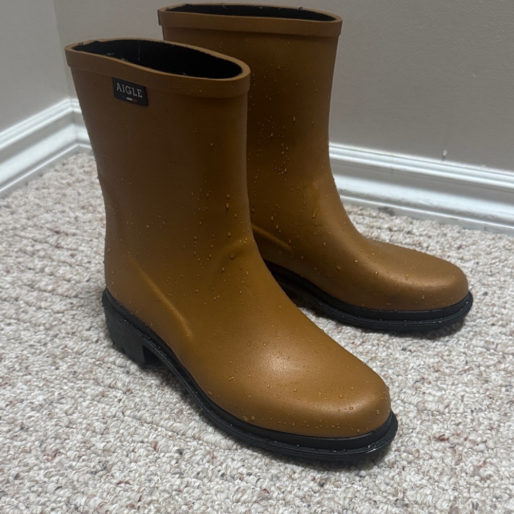 Aigle Women's Tan Rain Boots